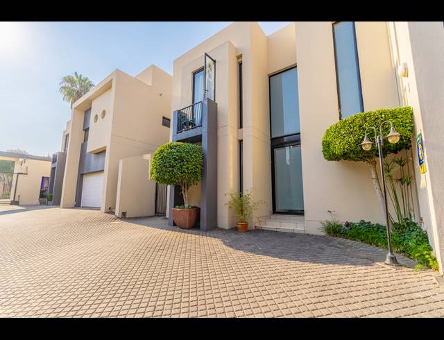 3 BEDROOM TOWNHOUSE FOR SALE IN BRYANSTON